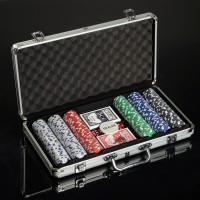 Покер в металлическом кейсе (2 колоды карт, 300 фишек с/номин, 5 кубиков)